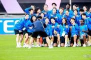华体会国米赞助商-包含劲赛场上：女足球员拼尽全力的词条