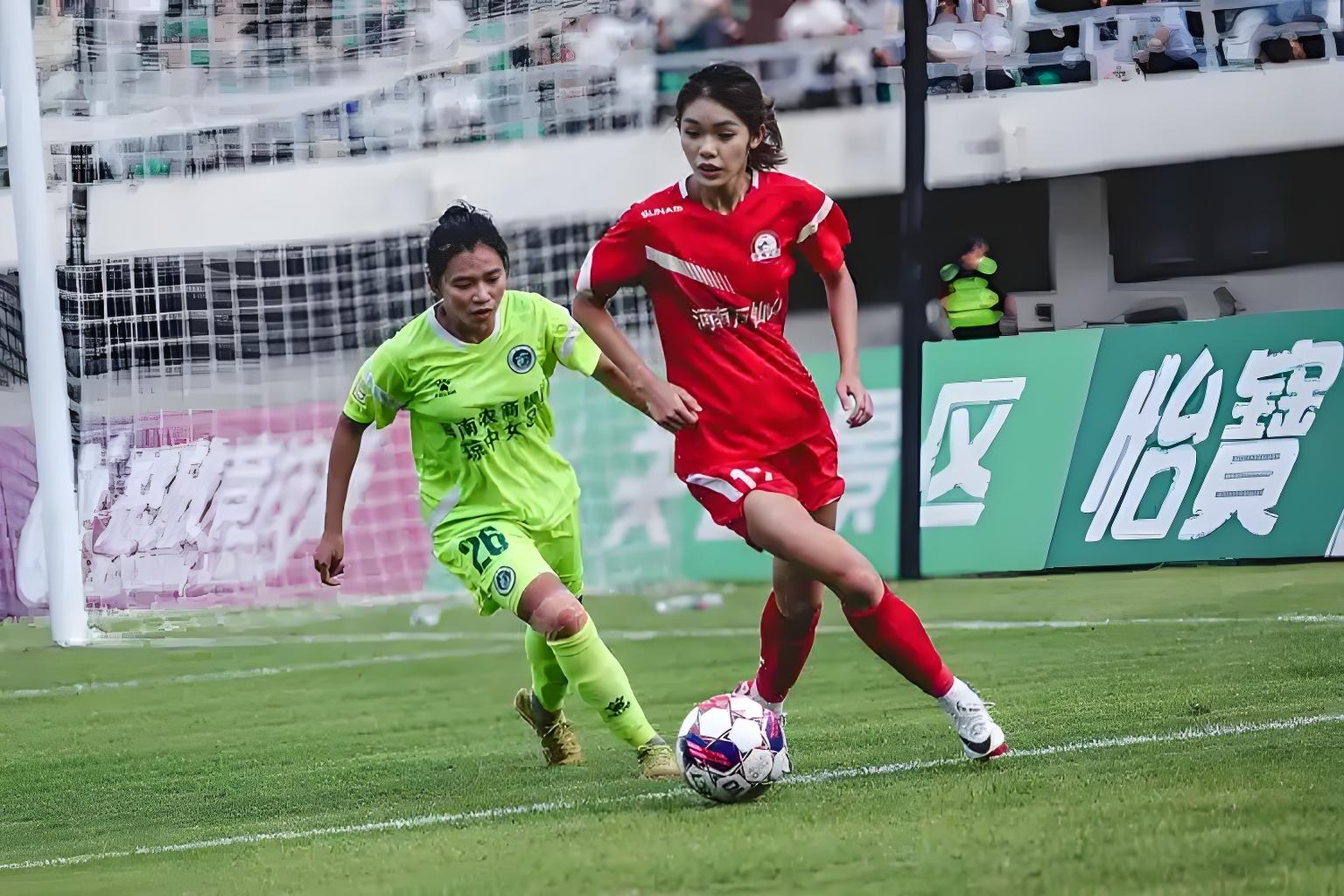 关于国内足球联赛女队赛场状态火热引发热议的信息