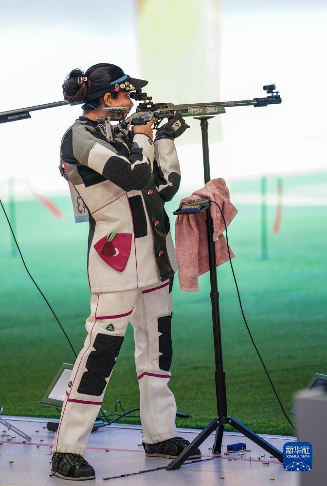 捷克选手夺得射击比赛女子步枪冠军