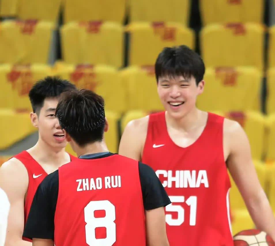 甘肃男篮队员心态稳定，全力备战