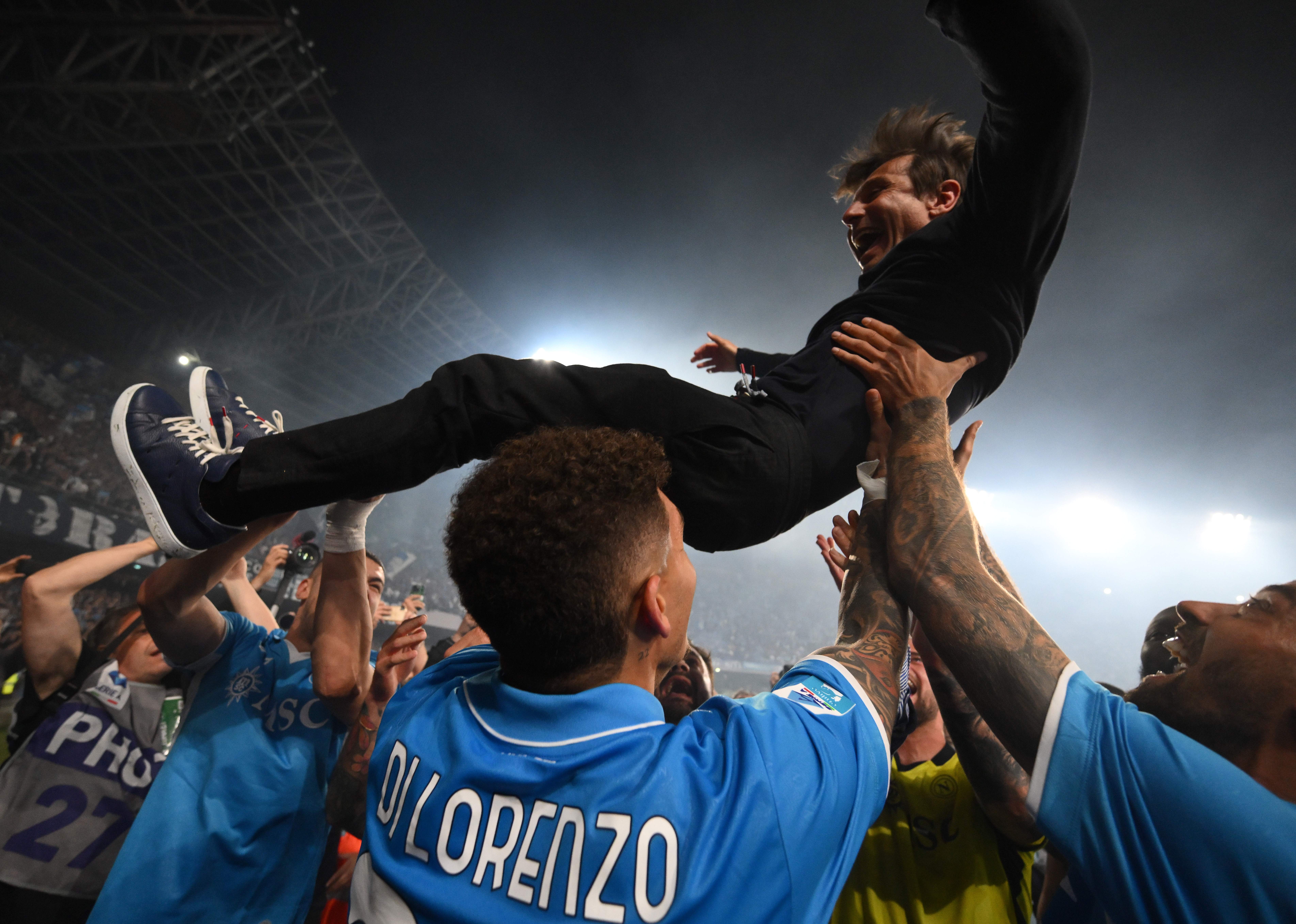 意甲联赛战况紧张,球队争夺冠军席位 意甲联赛战况紧张,球队争夺冠军席位