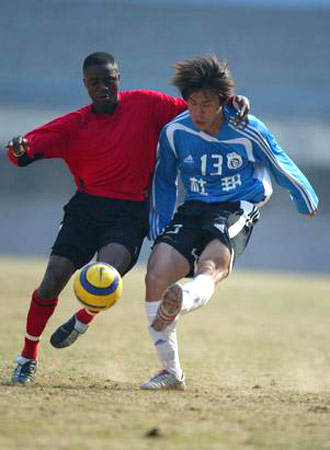 精湛技艺两队球员展现出的高水准表现 精湛技艺两队球员展现出的高水准表现