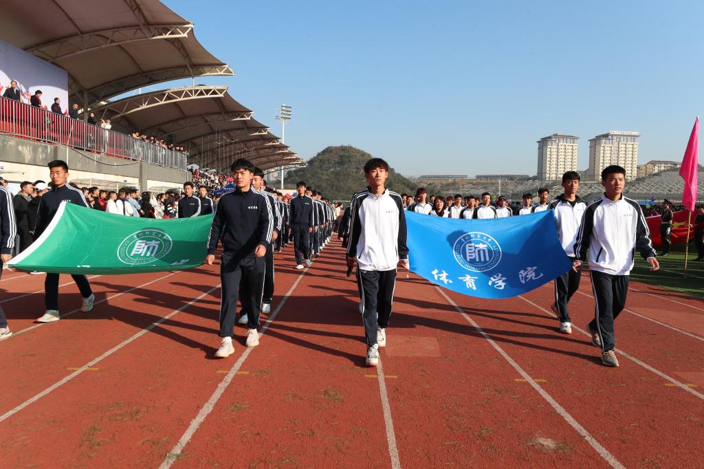 赛季开幕战紧凑激烈，尽展英姿