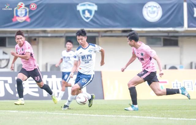 火拼激烈！劲旅球队鏖战在赛场上的简单介绍