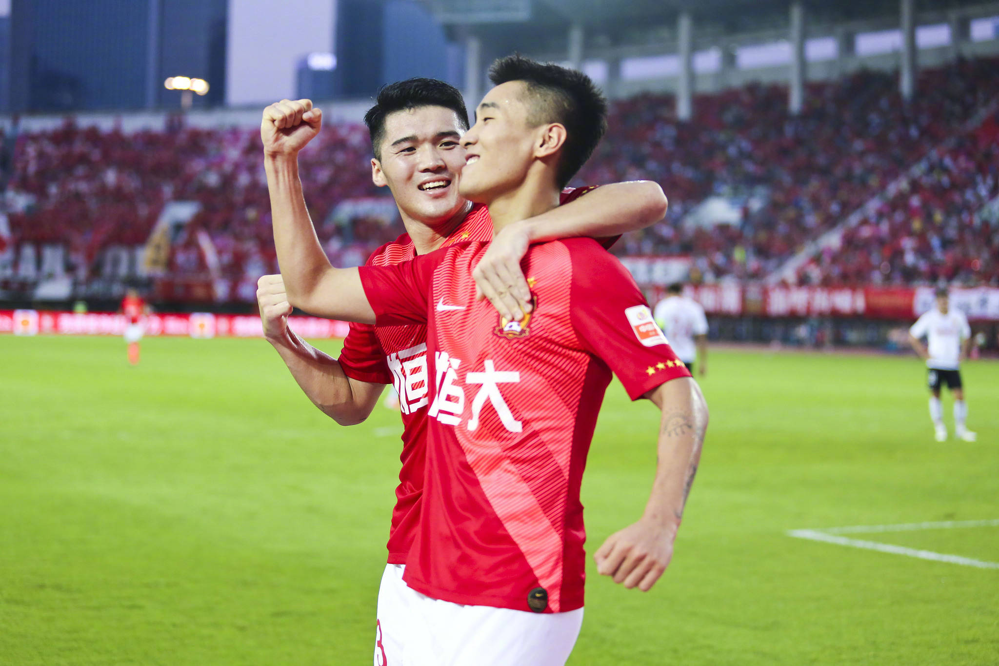 包含广州恒大不敌深圳佳兆业战绩受挫的词条