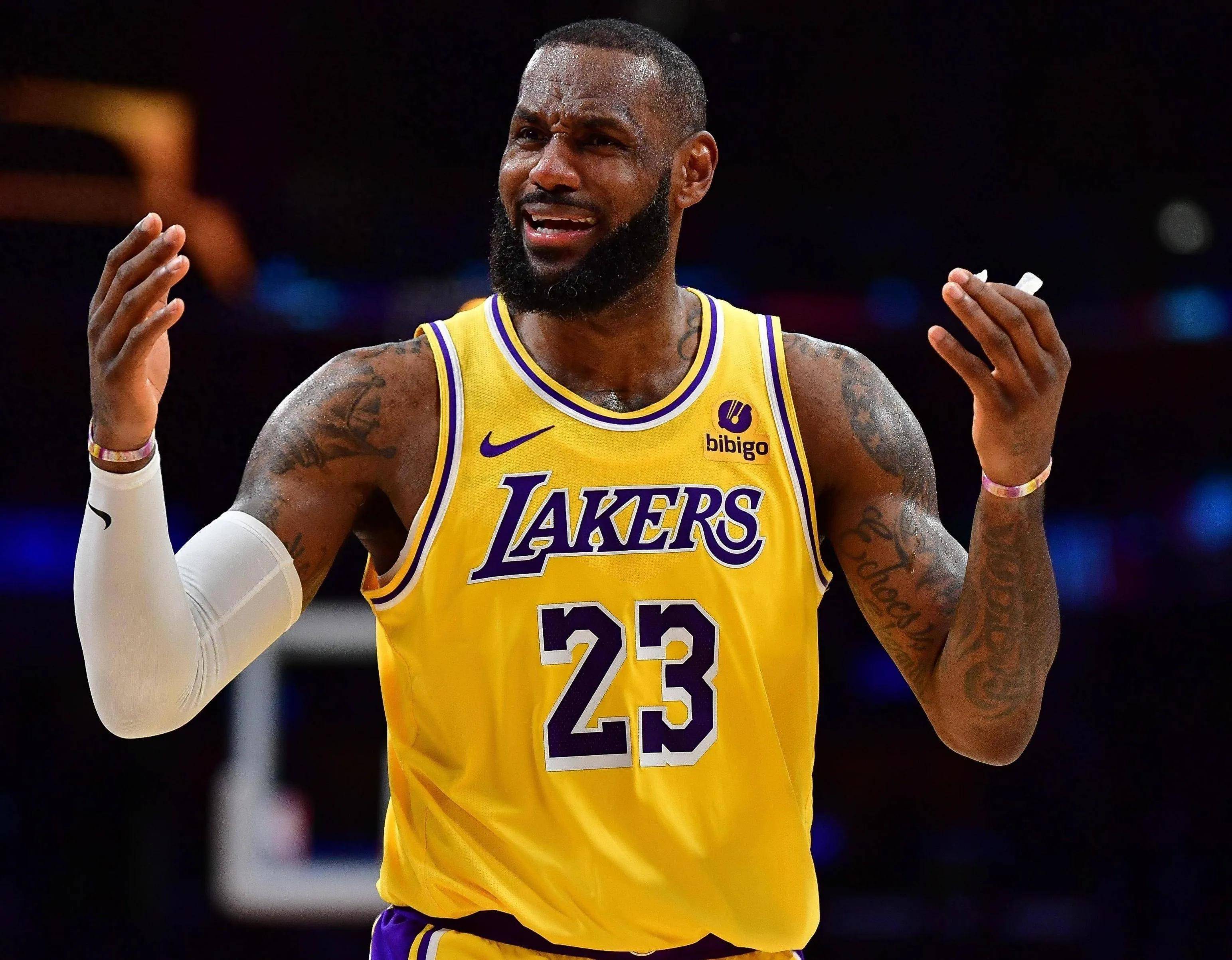 詹姆斯骚操作带队湖人大胜老鹰,稳定士气的简单介绍 詹姆斯骚操作带队湖人大胜老鹰,稳定士气的简单介绍