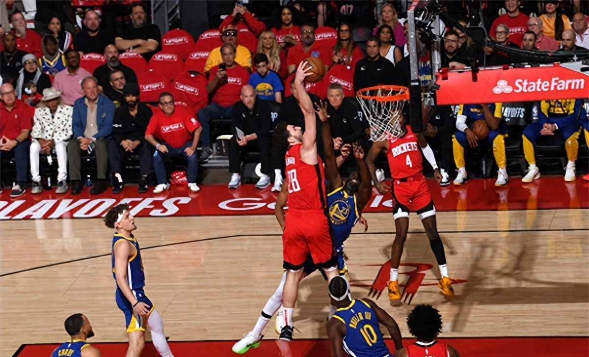 决战时刻到来，球员奋力拼搏