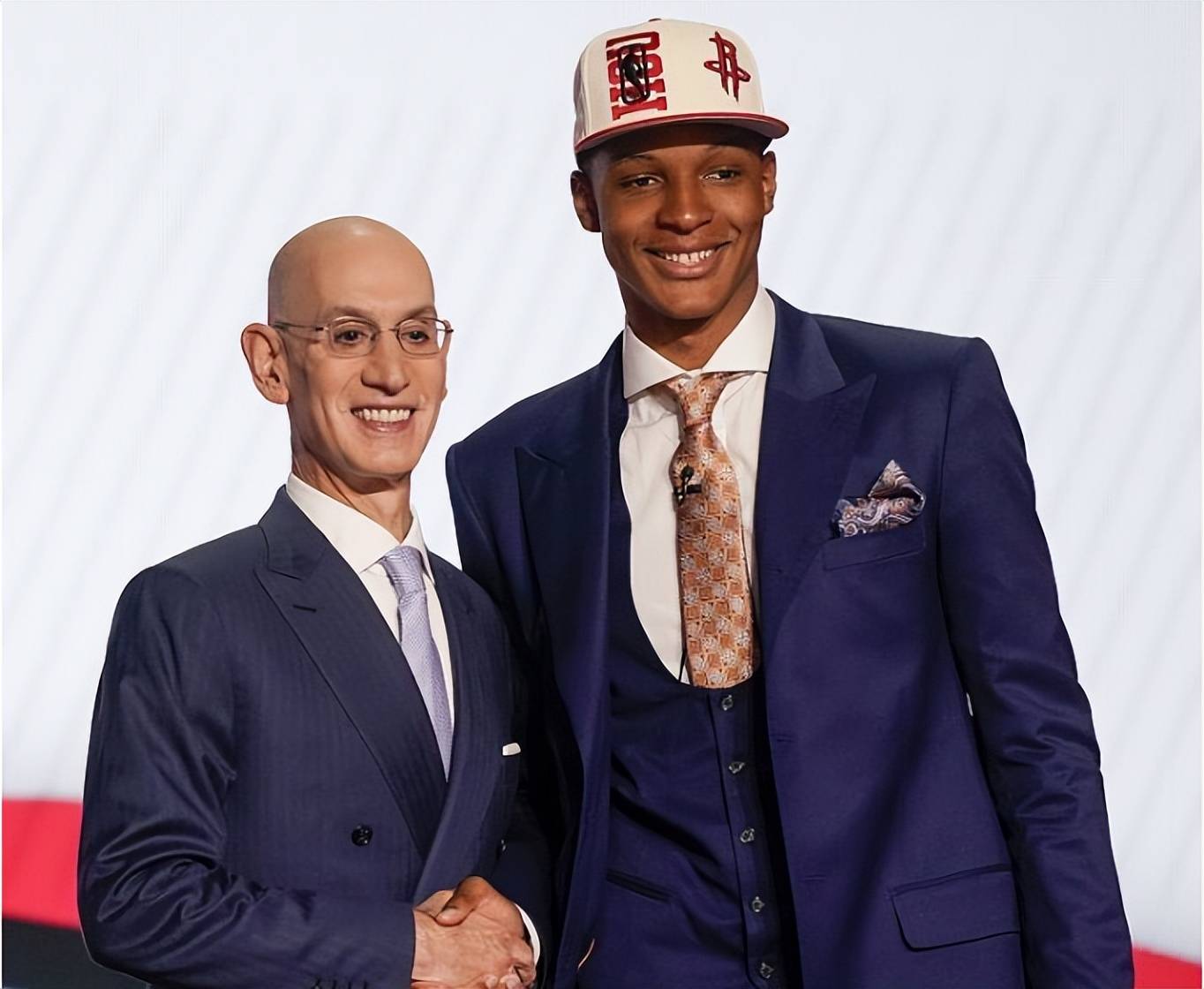 韩国球员加盟土耳其顶级球队备受期待的新秀 韩国球员加盟土耳其顶级球队备受期待的新秀