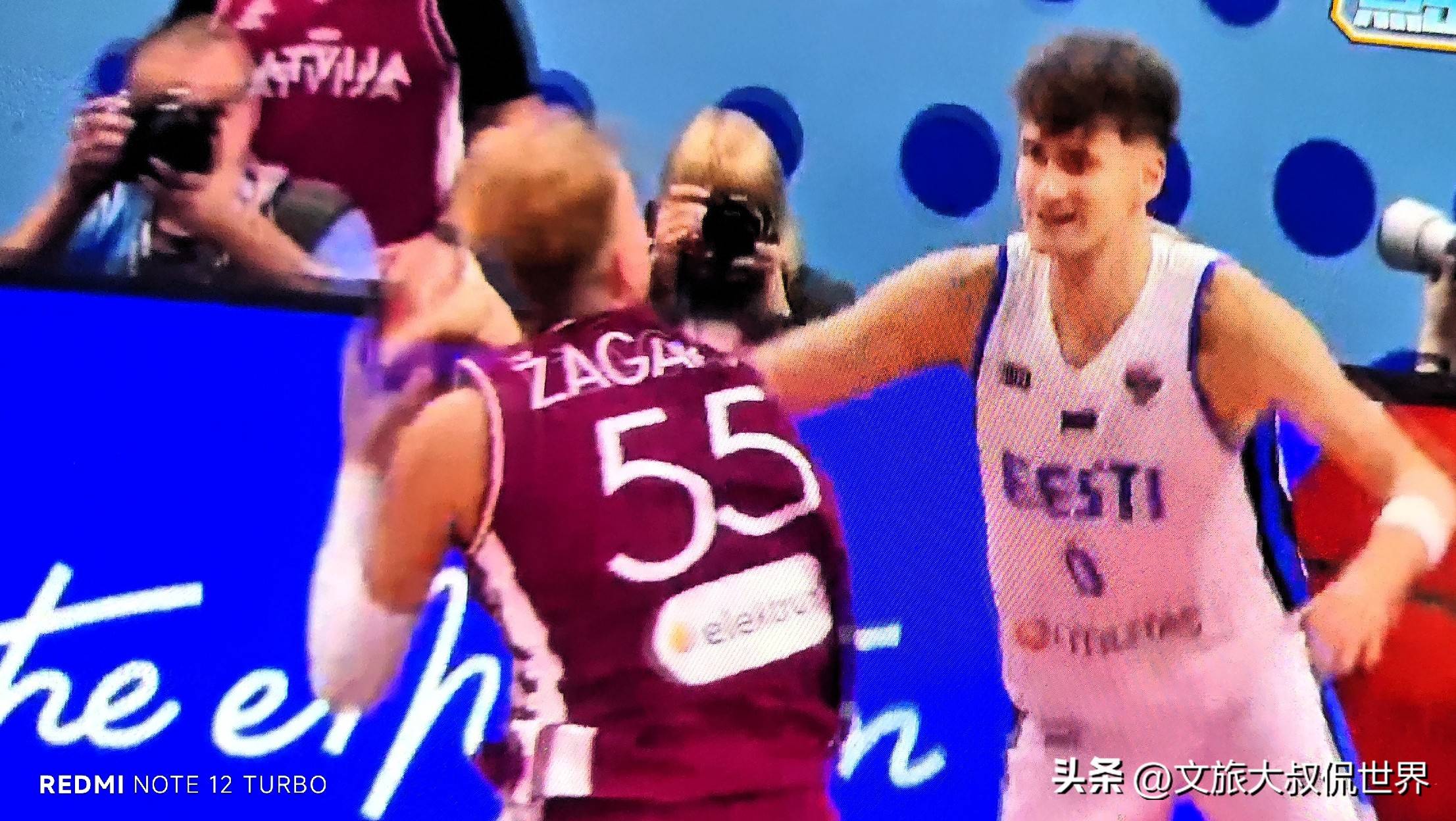 包含拉脱维亚队在激烈比拼中晋级欧锦赛的词条