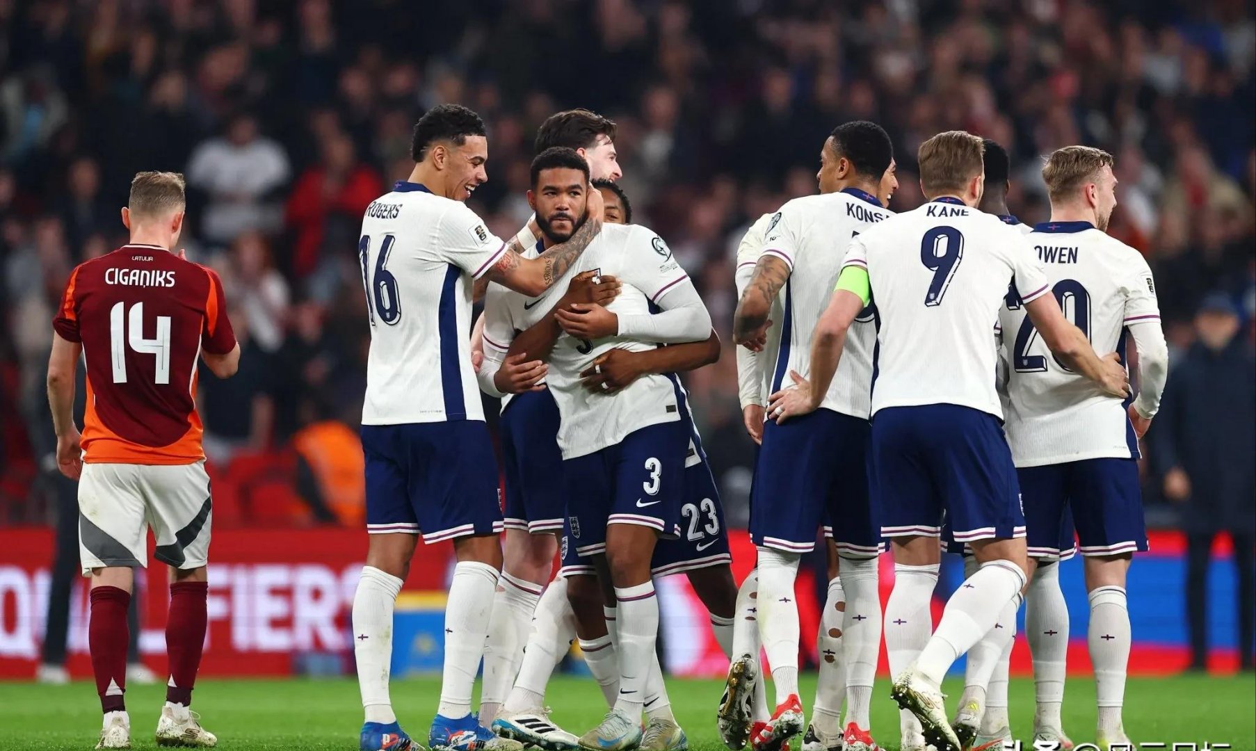 包含拉脱维亚队在激烈比拼中晋级欧锦赛的词条