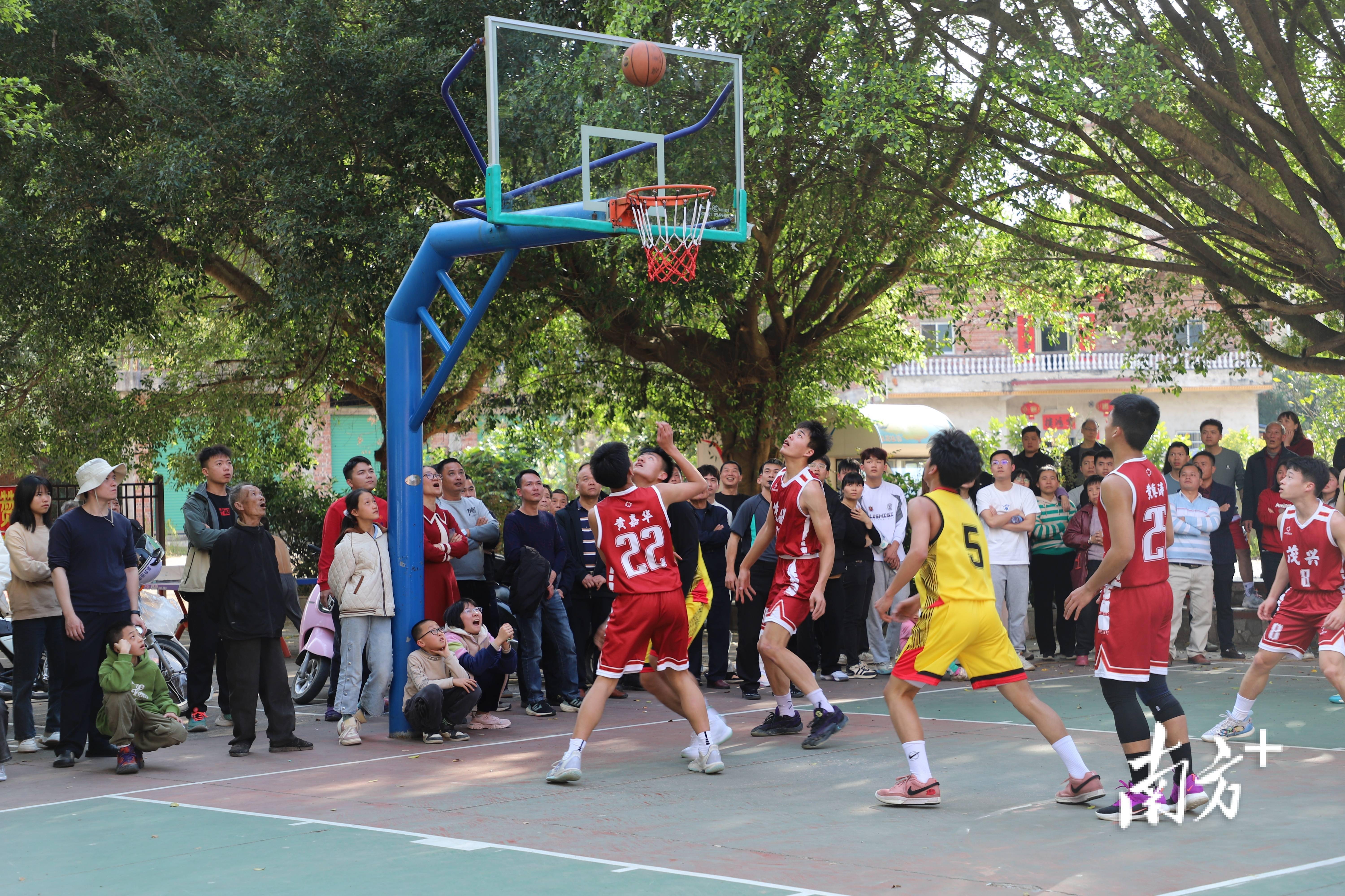 篮球比赛精彩纷呈全方位展现