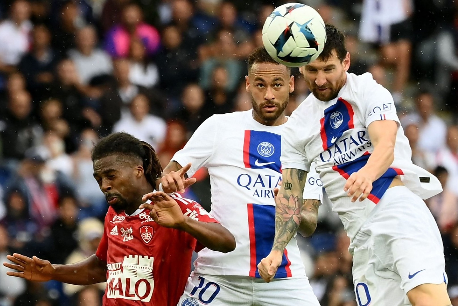 法甲巴黎圣日耳曼5-0大胜里昂,梅西再次表现抢眼 法甲巴黎圣日耳曼5-0大胜里昂,梅西再次表现抢眼