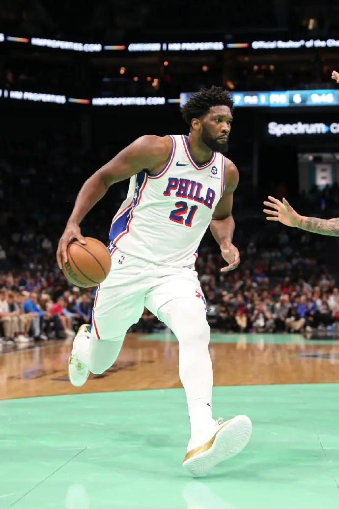 76人击败黄蜂,牢牢保持领先 76人击败黄蜂,牢牢保持领先