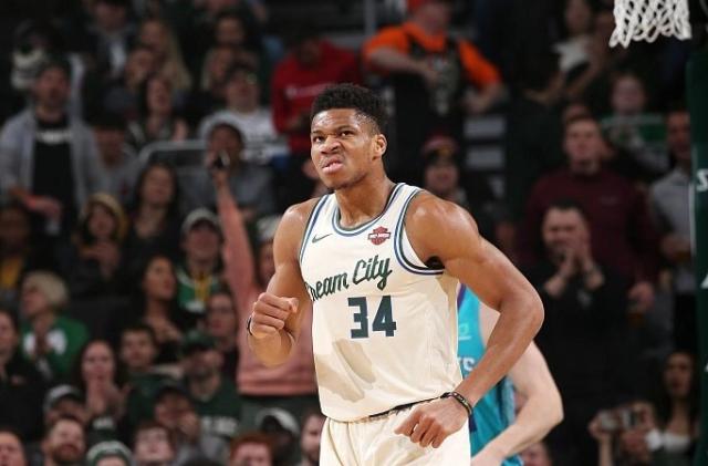 雄鹿客场大胜黄蜂继续领跑 雄鹿客场大胜黄蜂继续领跑