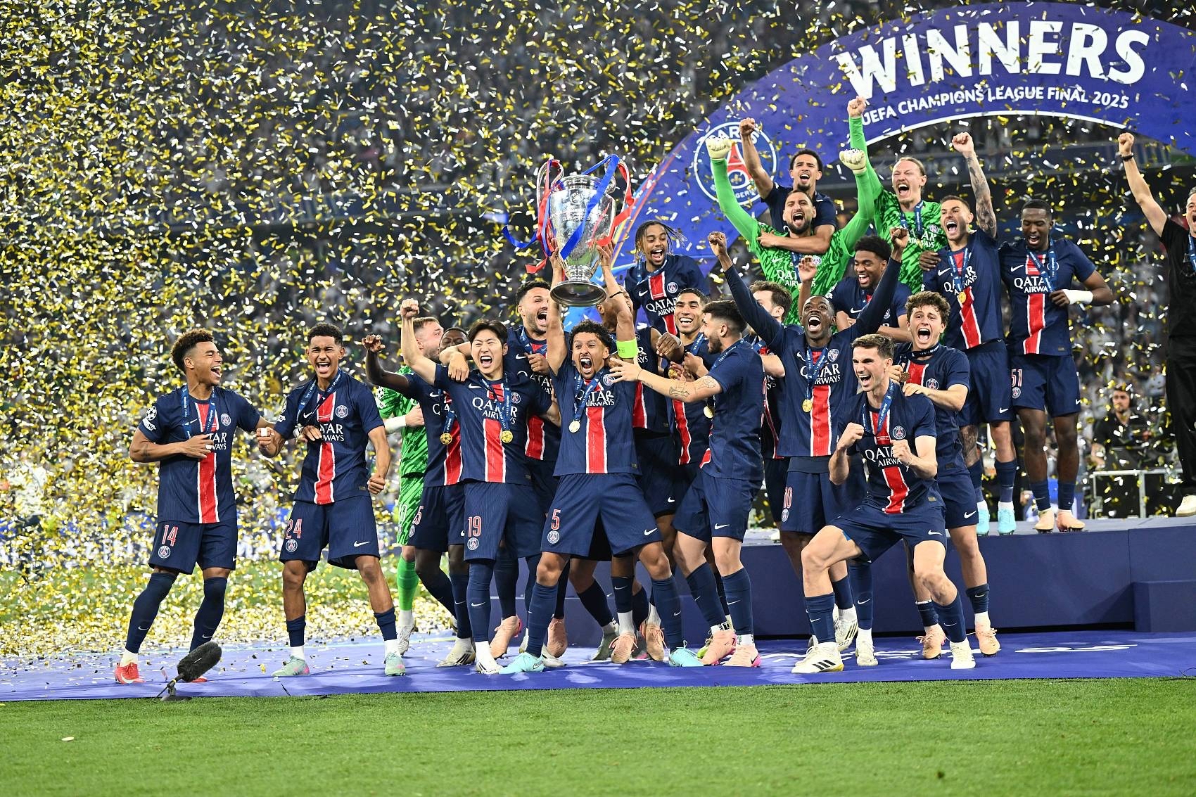 皇马力压巴黎，晋级欧冠四强。