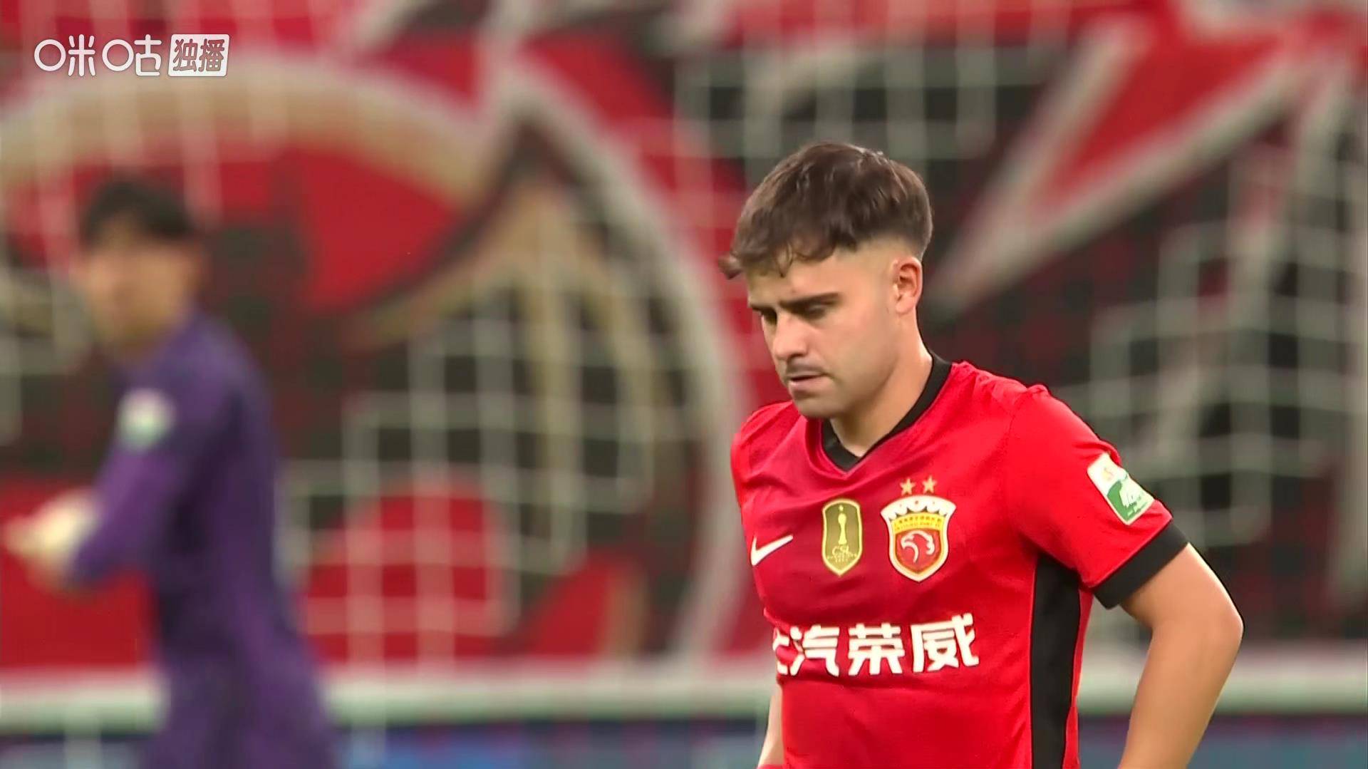 上港狂胜势不可挡,施密特再次领军登顶中超榜首! 上港狂胜势不可挡,施密特再次领军登顶中超榜首!