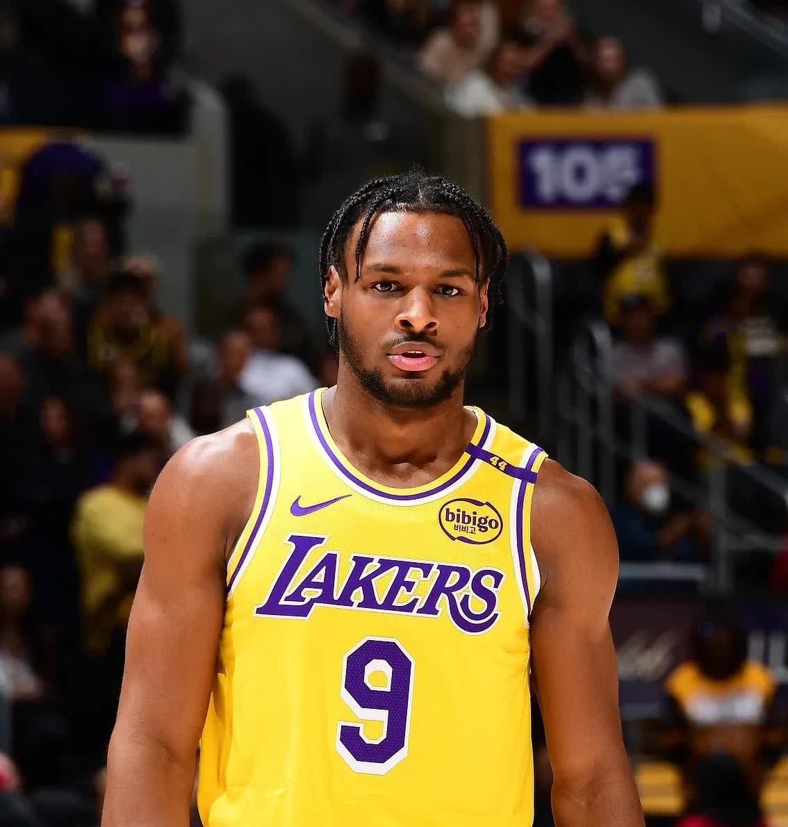 湖人主场大胜雄鹿,戴维斯伤愈复出令人眼前一亮 湖人主场大胜雄鹿,戴维斯伤愈复出令人眼前一亮